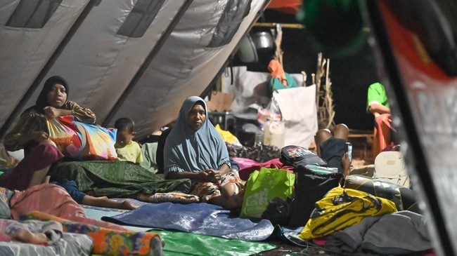 Kementerian PU Pulihkan Akses Pulau Palue, Sanitasi Posko Pengungsi Diperkuat Pascagempa