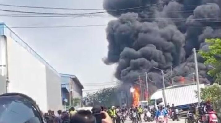Kebakaran Besar Landa Pergudangan Kosambi Permai, Puluhan Gudang Hangus Dilalap Api