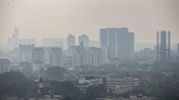 BMKG Ungkap Asap Karhutla Sempat Melintas di Langit Jakarta pada Ketinggian 4 Kilometer